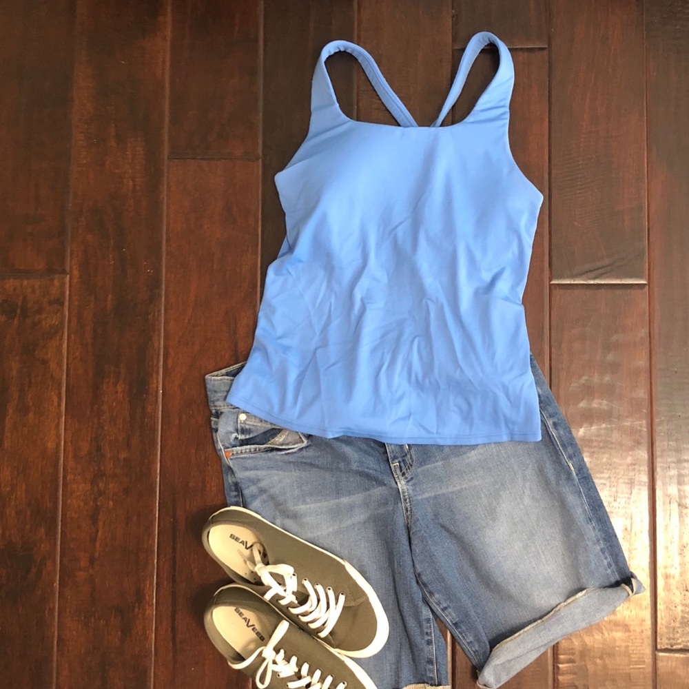 ⭐️⭐️ Blue top with built in bra ⭐️⭐️